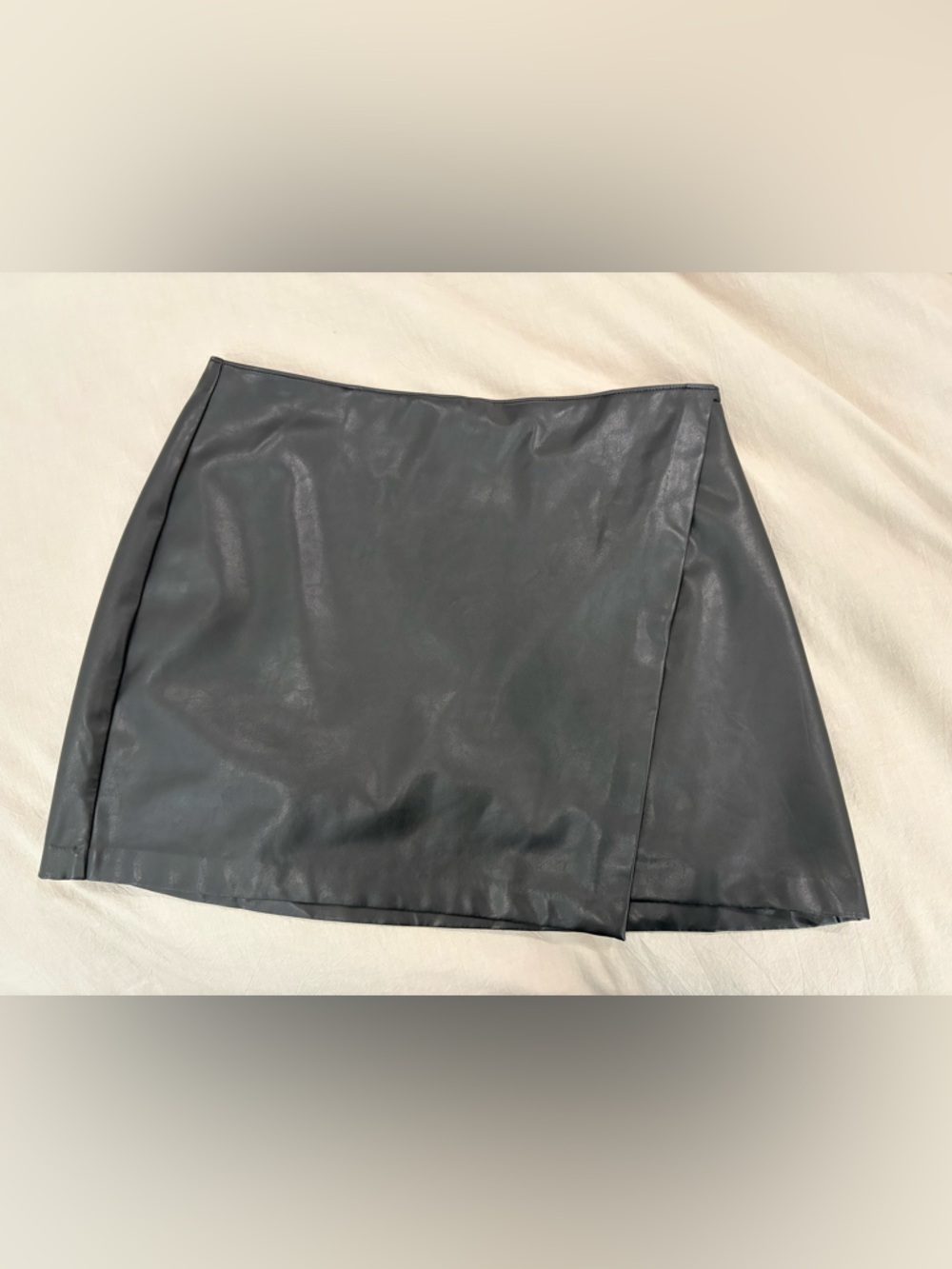 Abercrombie & Fitch Black Asymmetrical Faux Leather Mini Skort